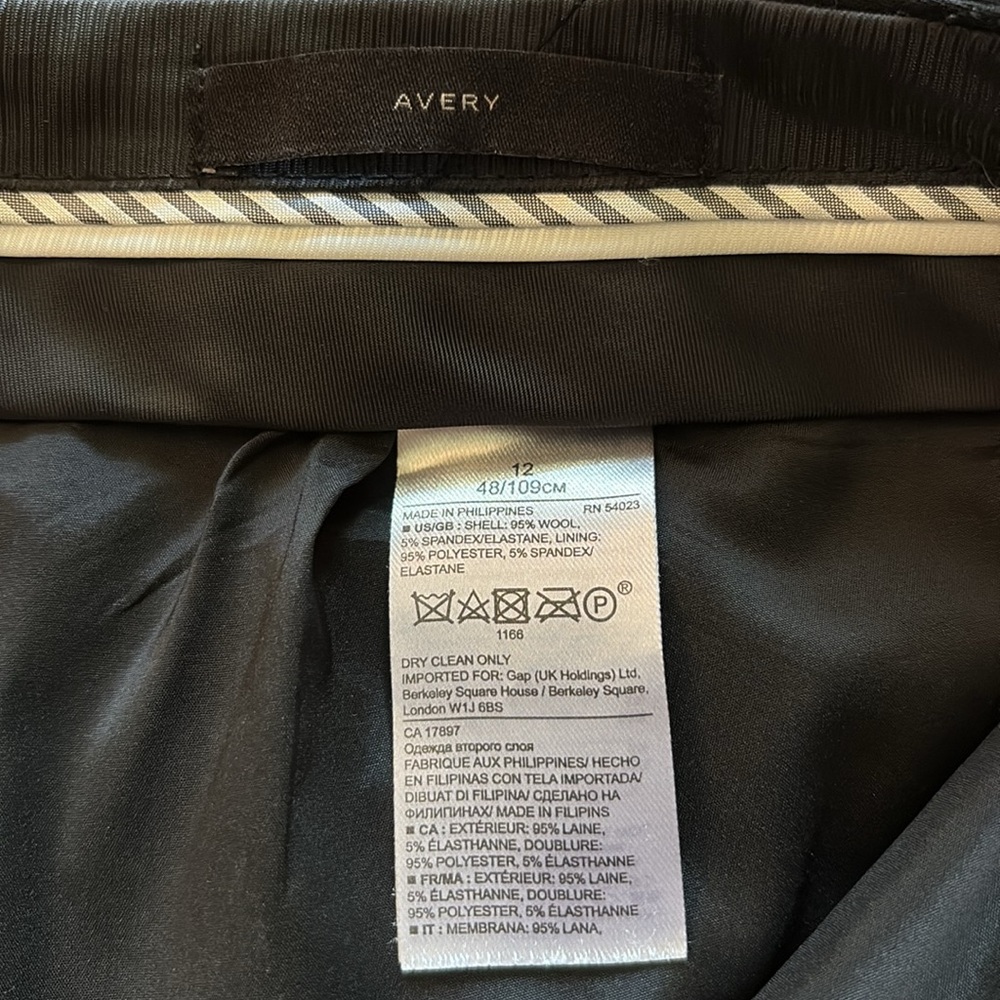 Banana Republic Avery Women’s Black Cropped Dress Pants
12 - Picture 3 of 5